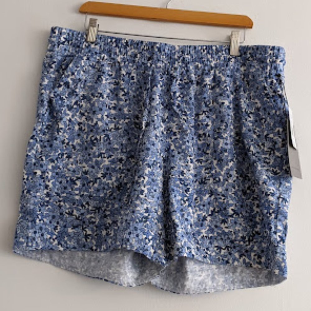 NWT Royalty for Me Blue and White Floral Short Size 1X